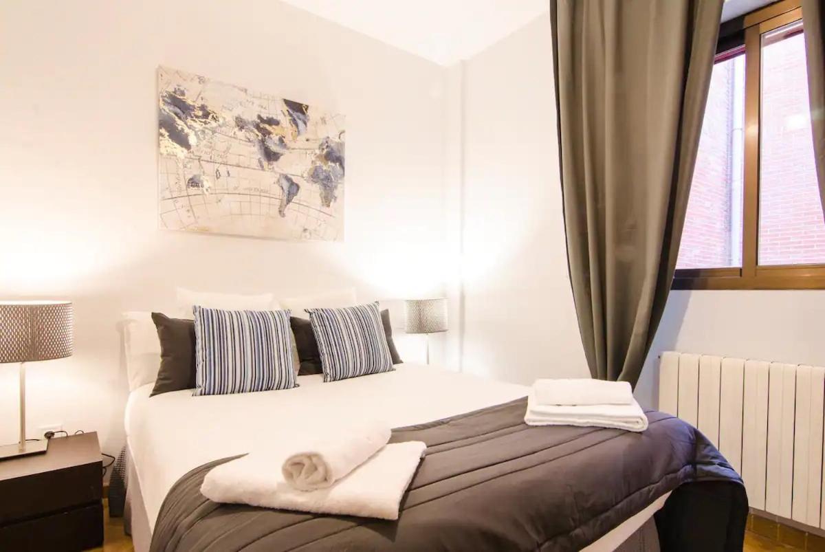 Bright & Spacious- Center- 2rooms-2bathrooms Lejlighed Madrid