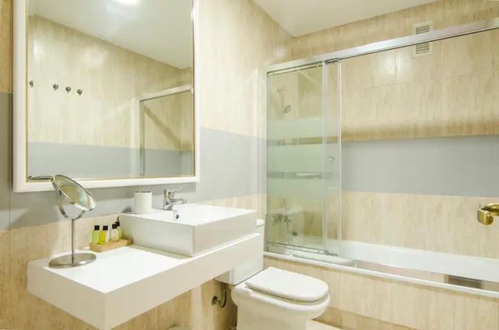 Lejlighed Bright & Spacious- Center- 2rooms-2bathrooms *