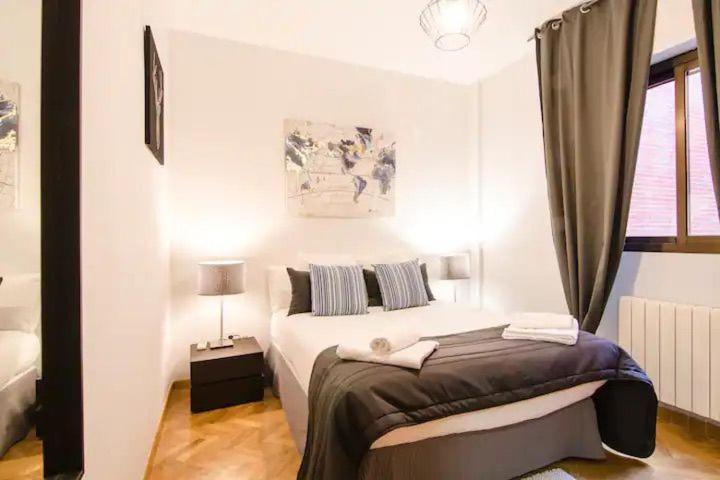 Bright & Spacious- Center- 2rooms-2bathrooms Lejlighed Madrid