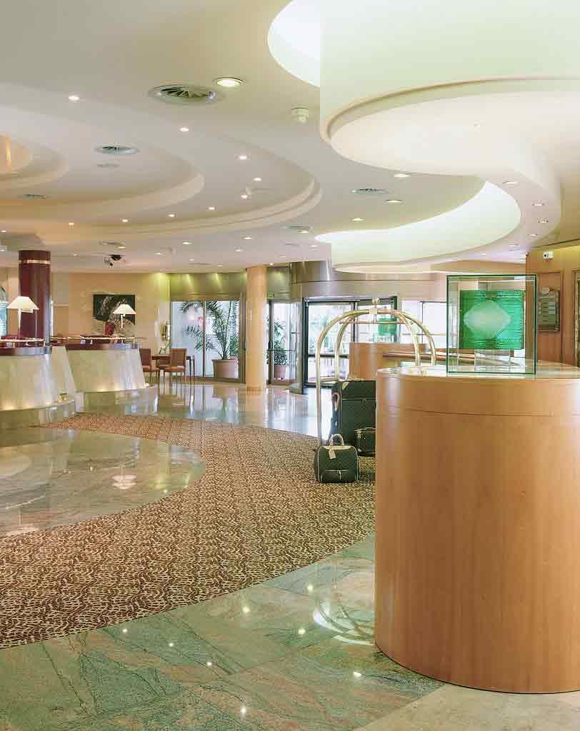 Pullman Airport & Feria 4*