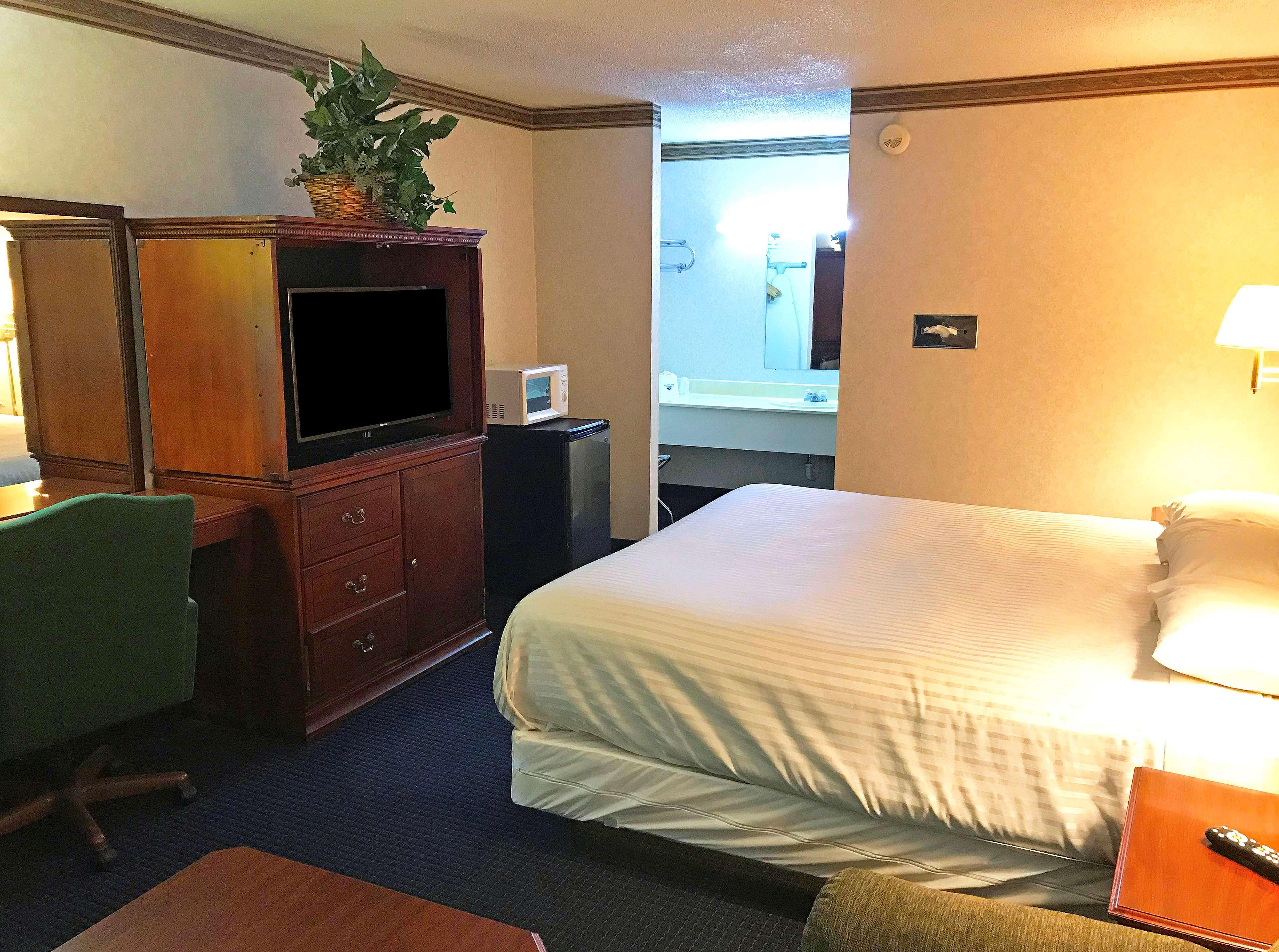 Pullman Airport & Feria Hotel 4*