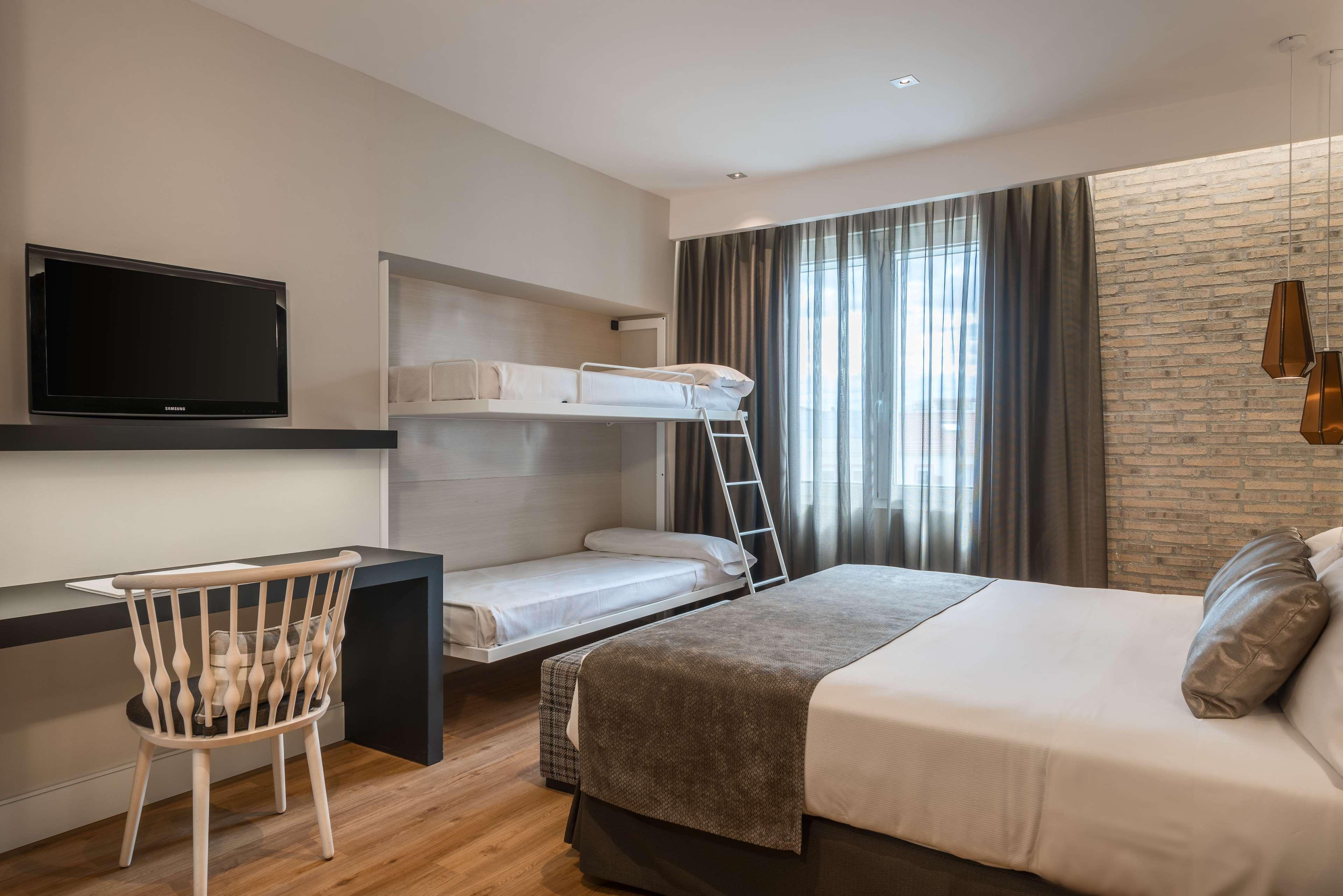 Catalonia Gran Via Hotel