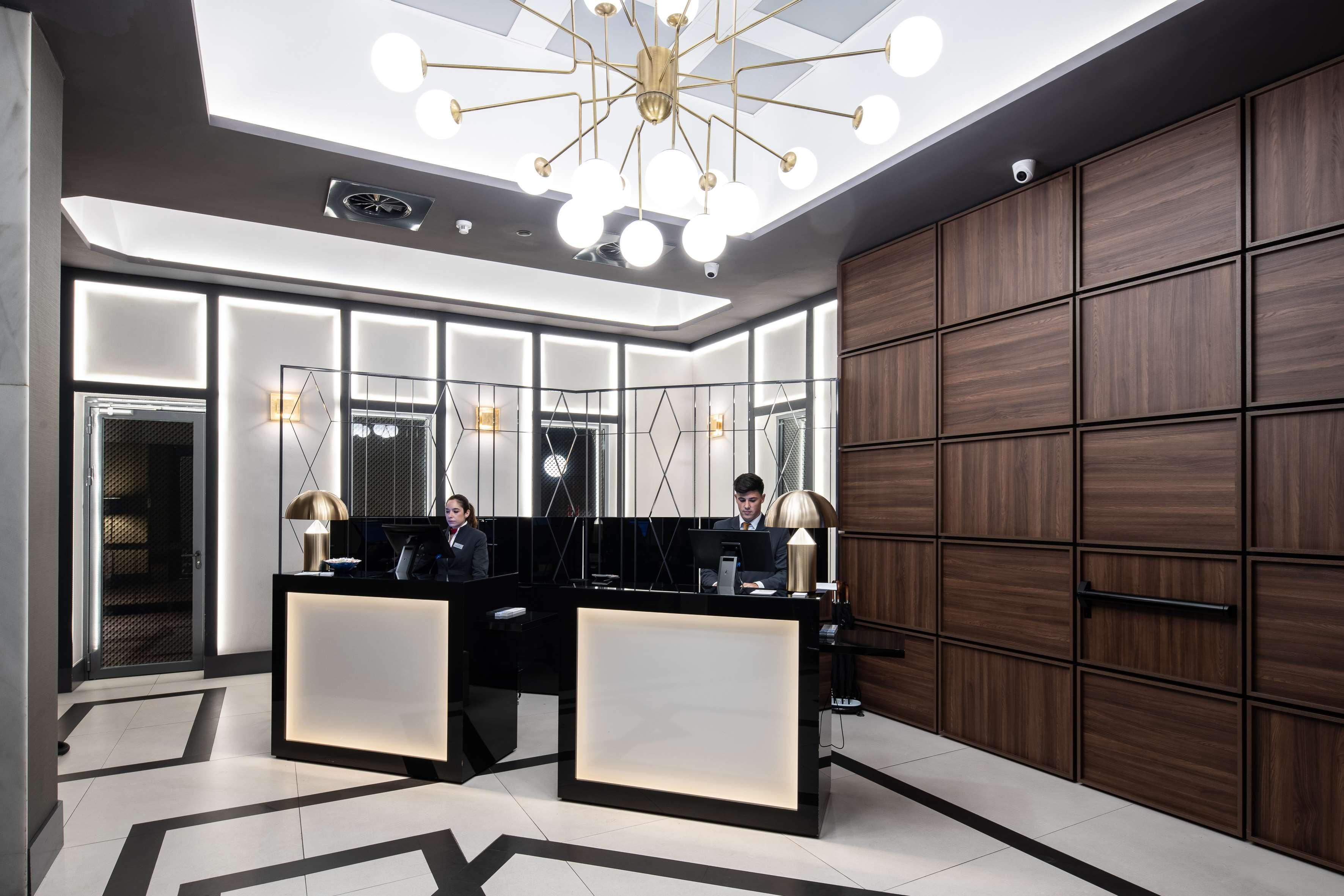 Hotel Catalonia Gran Via 4*
