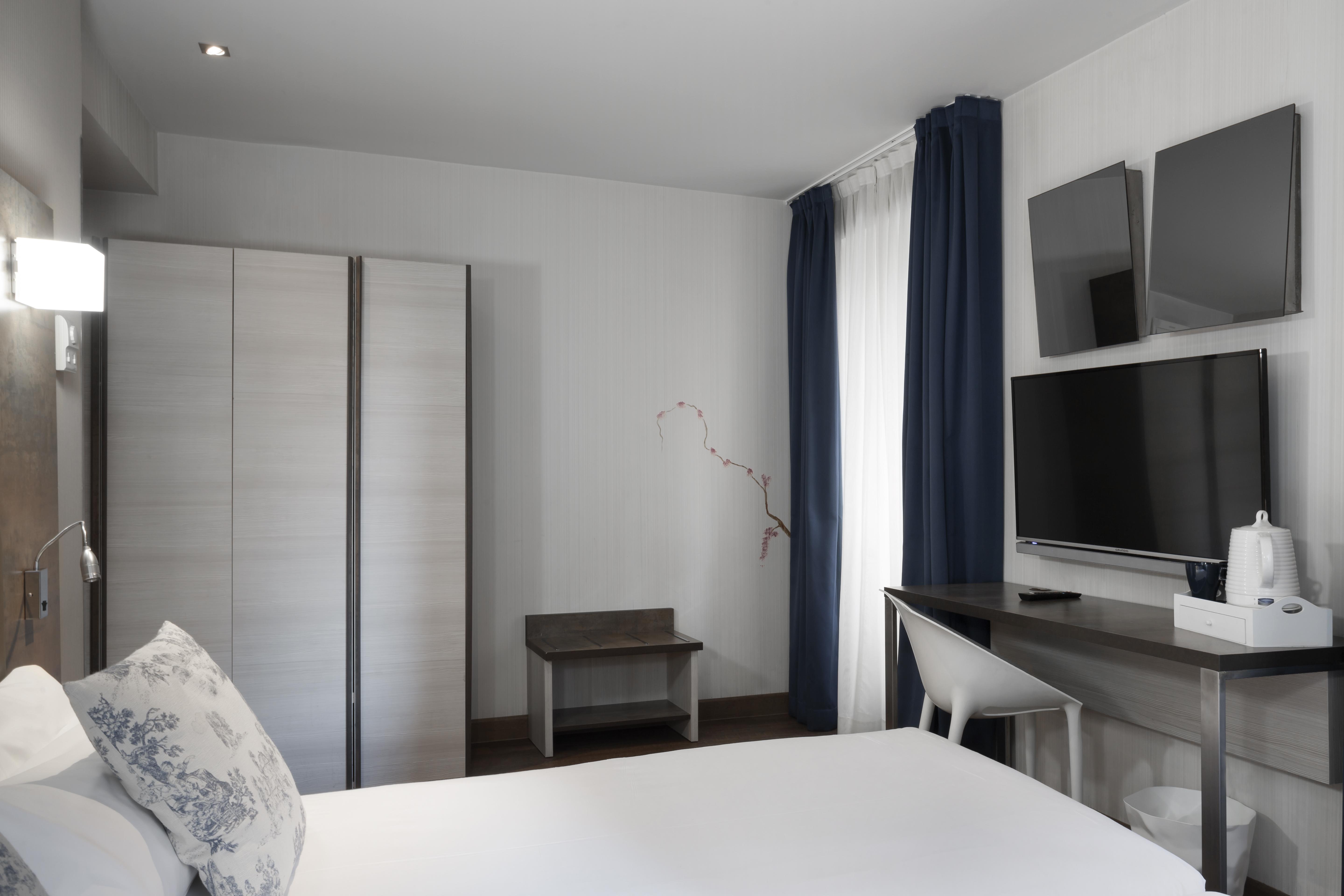 Petit Palace Del Peine Hotel