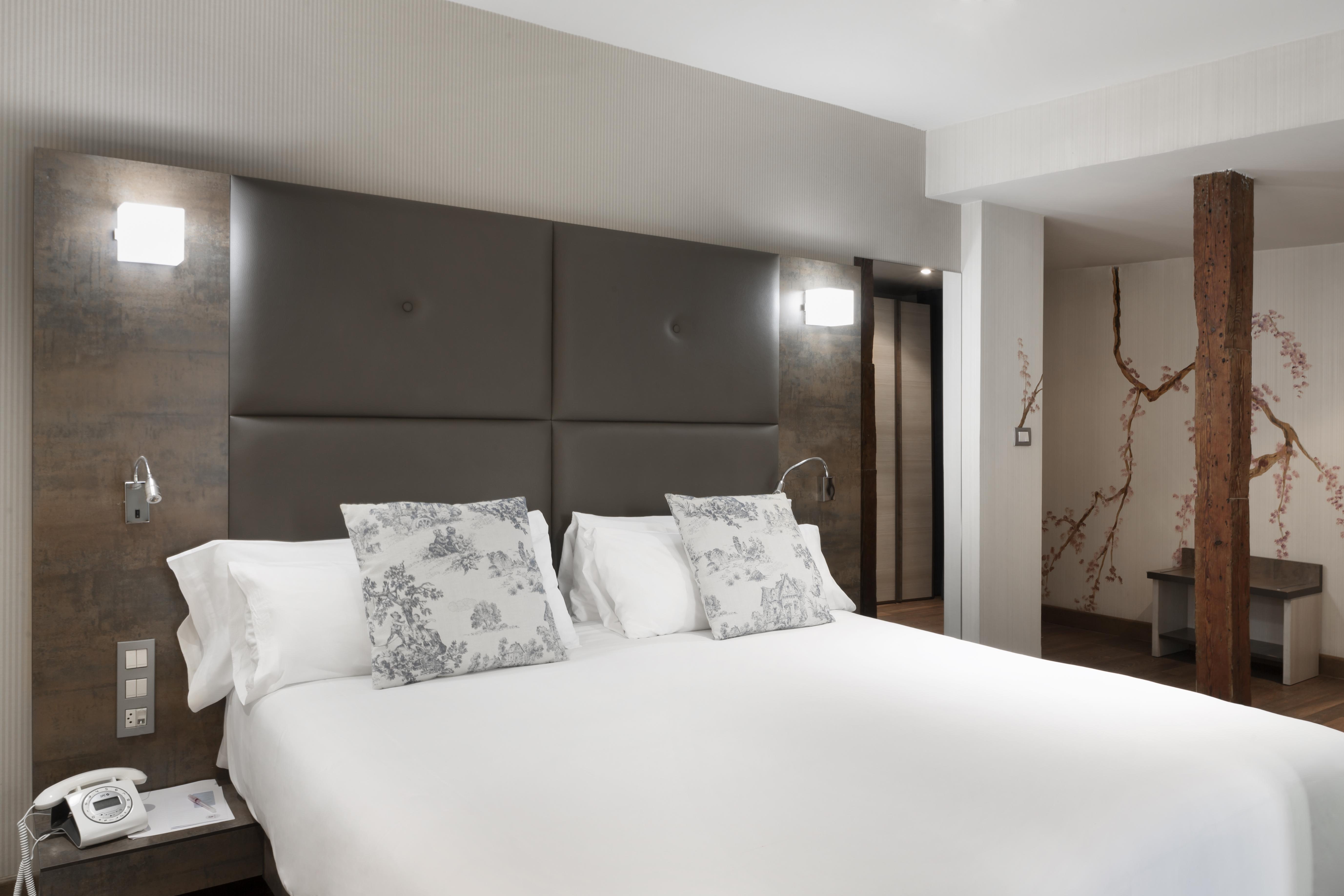 Hotel Petit Palace Del Peine 4*