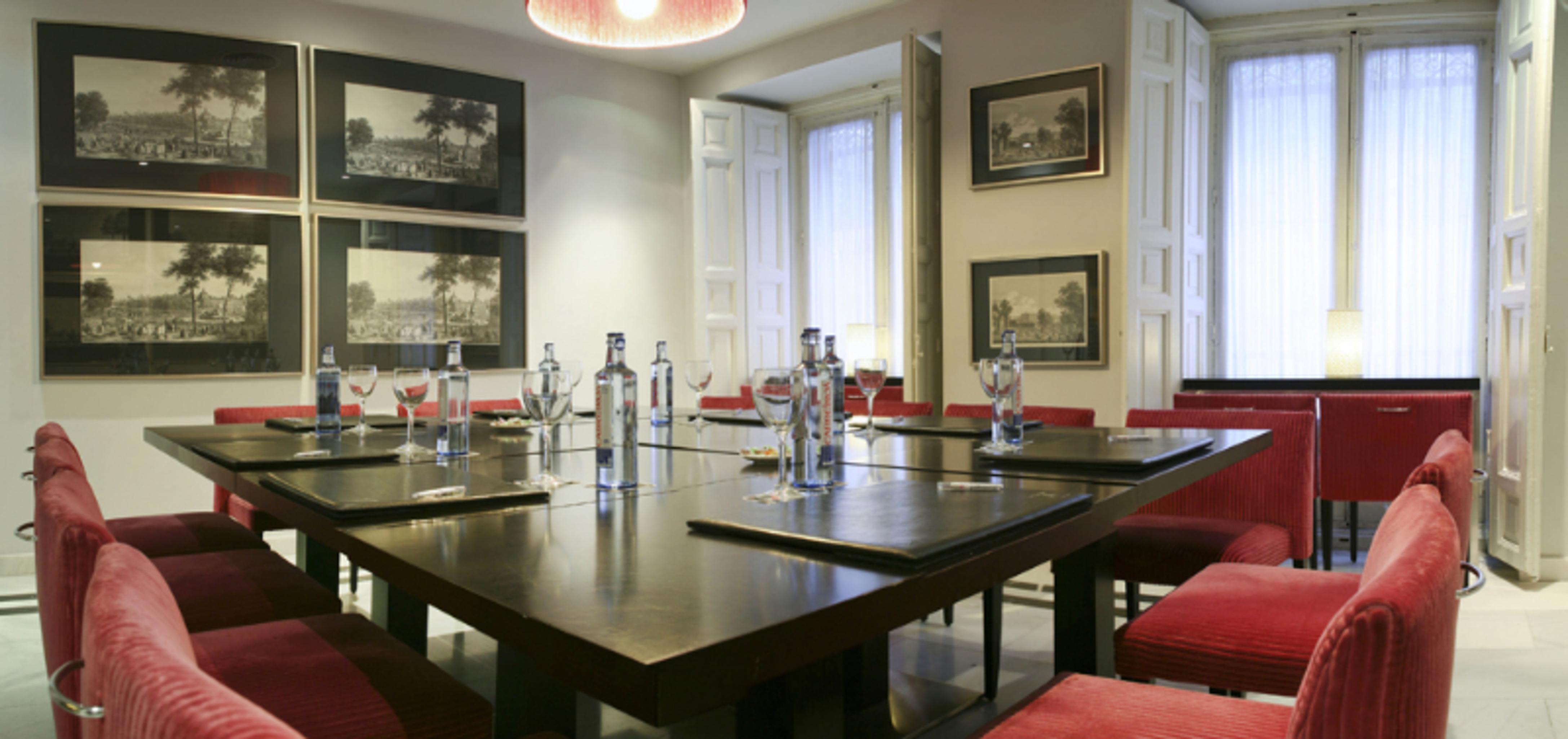 Meninas - Boutique Opera Hotel 4*