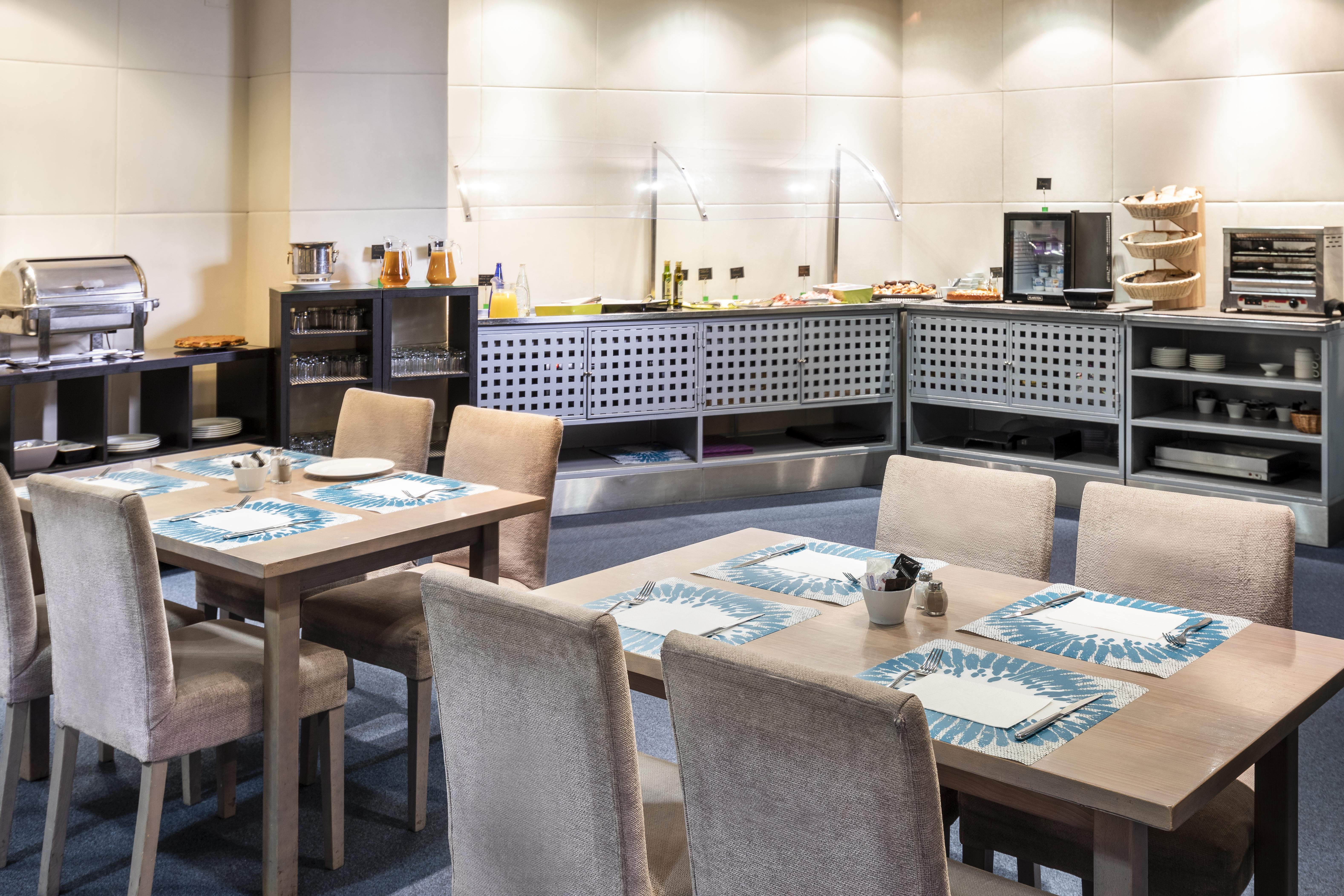 Rafaelhoteles Piramides Hotel