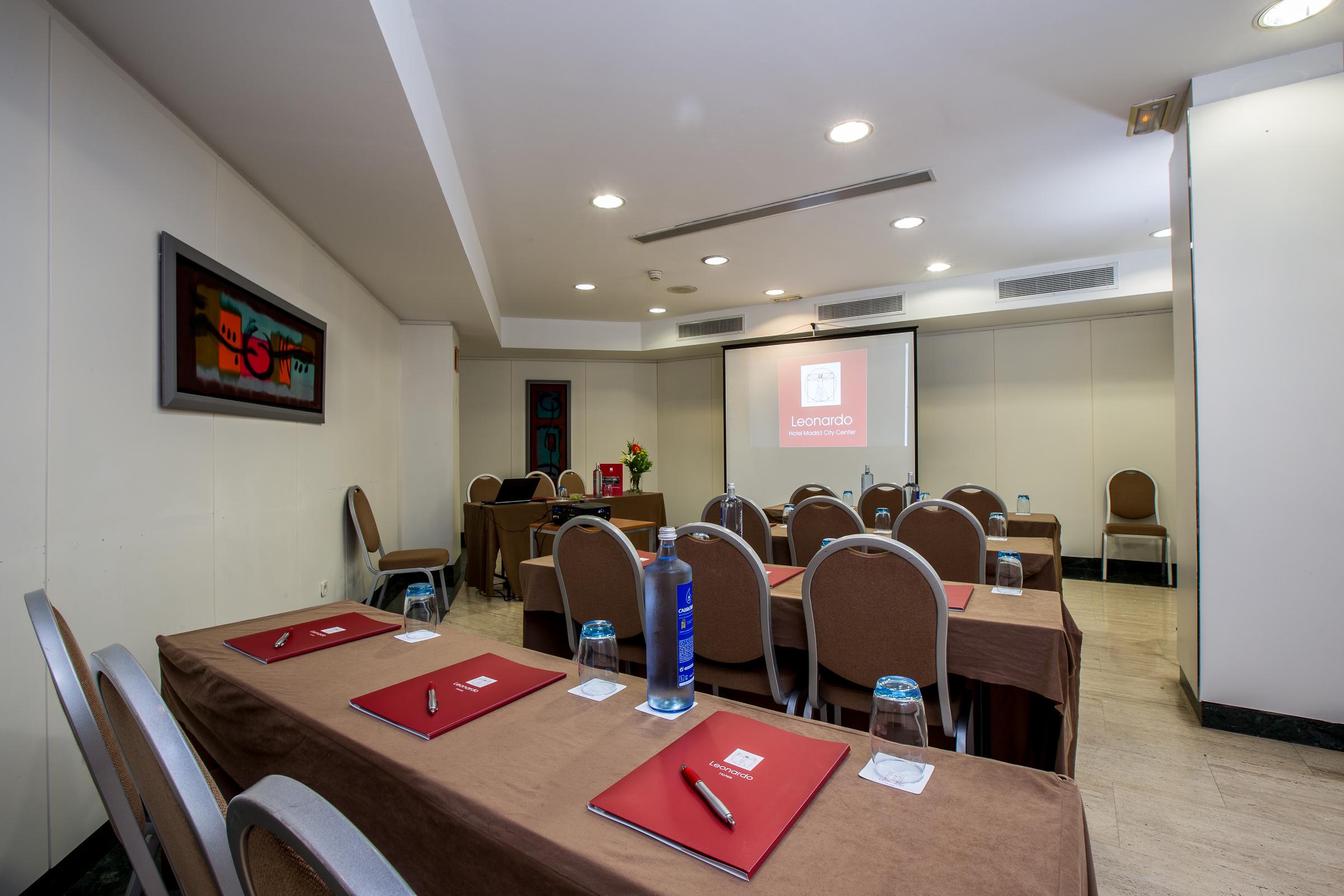 Hotel Leonardo City Center 3*