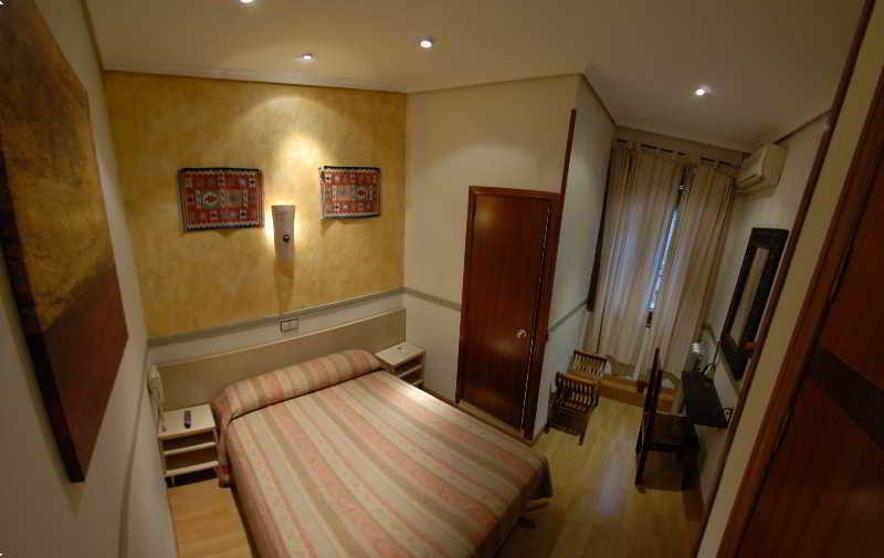 Guest house Manuela By Gaiarooms 2*
