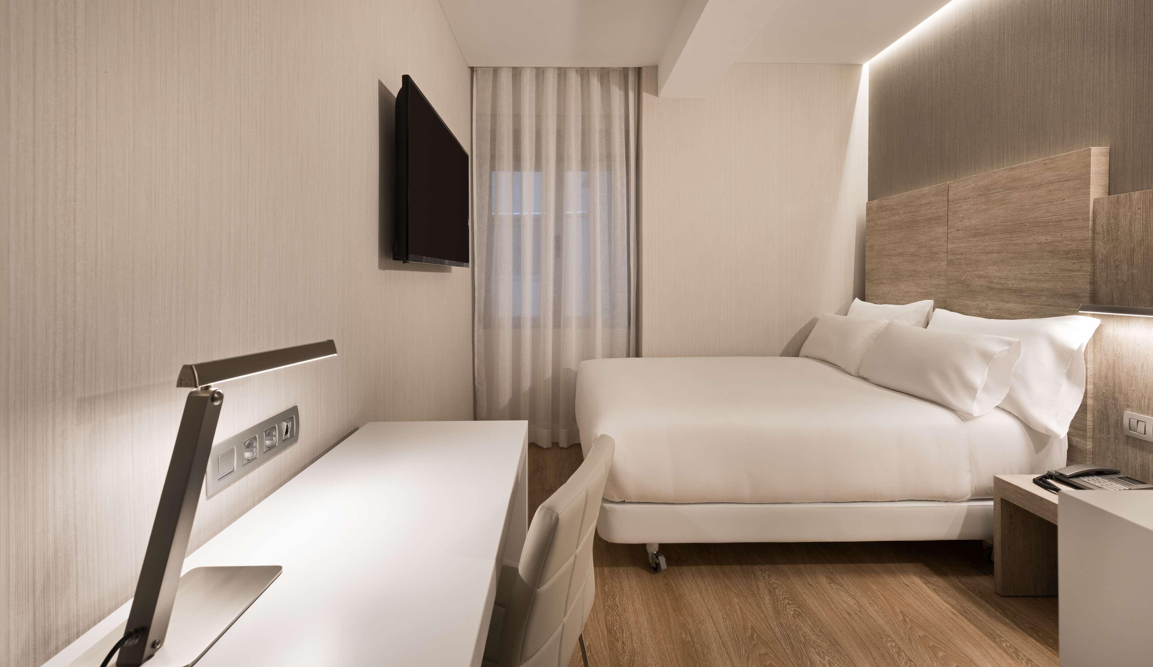 Nh Chamberi Hotel 3*
