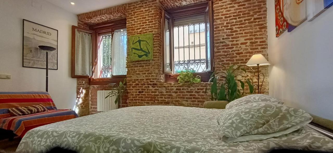 Lavapies Al Lado Del Rastro *