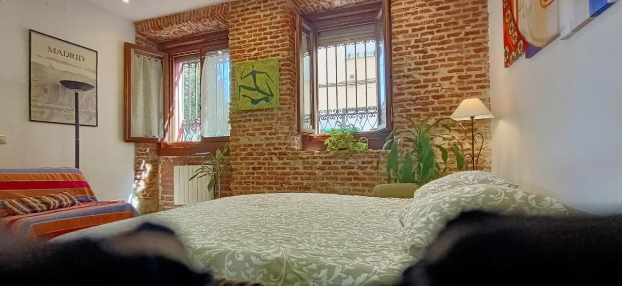 Lavapies Al Lado Del Rastro *