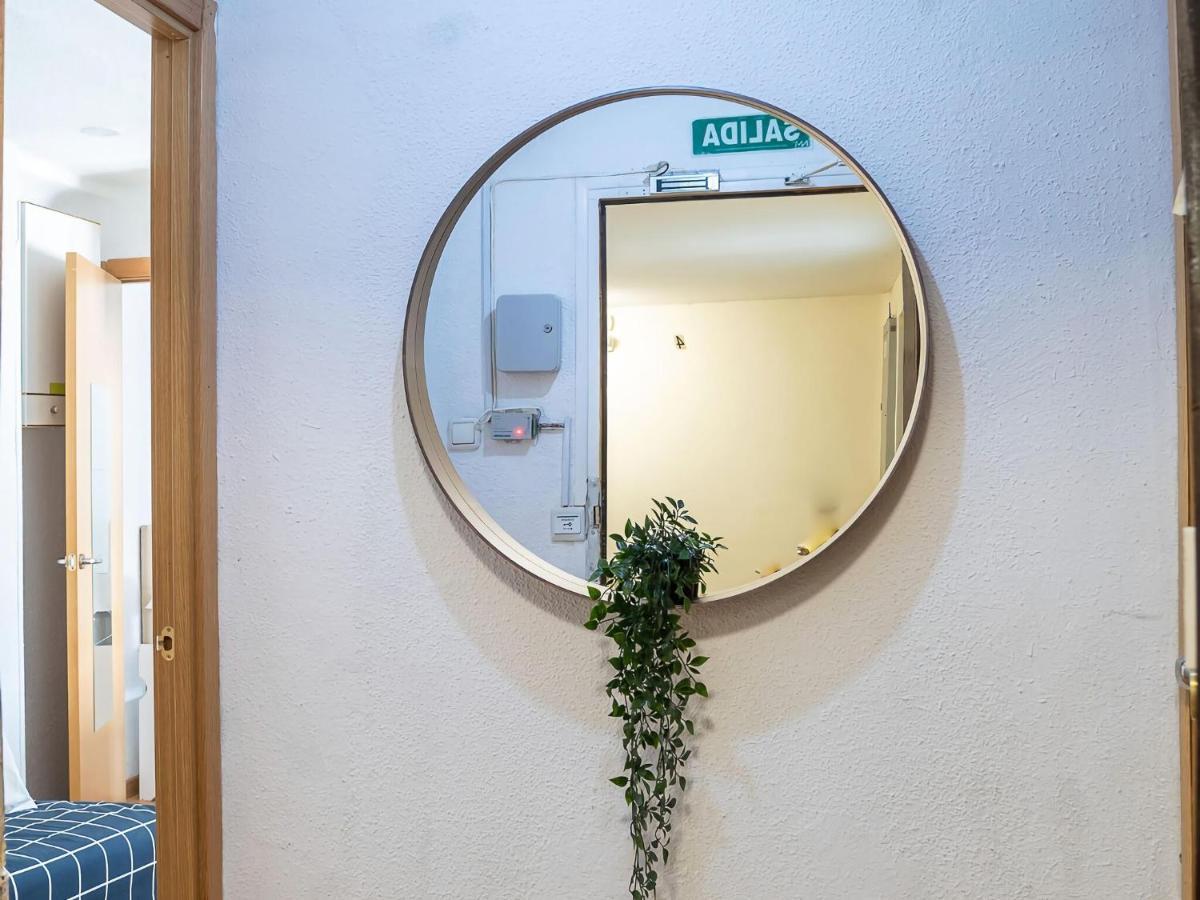 Apartment Pleasant In With Air Conditioning *