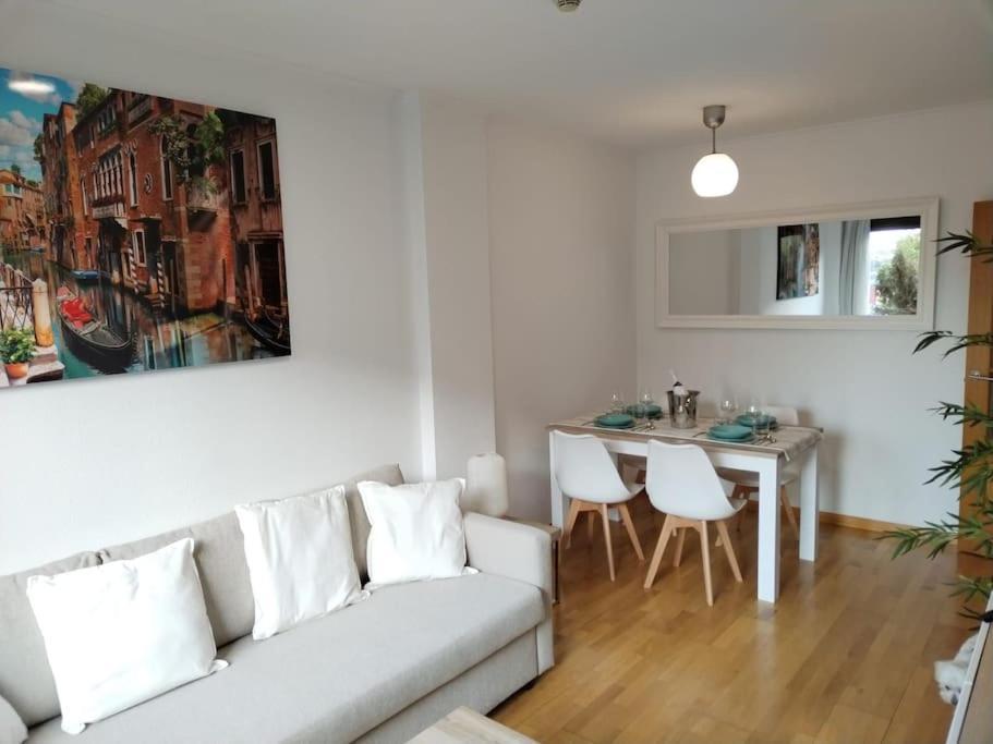 Apartamento Amplio, Luminoso Y Confortable Cc *