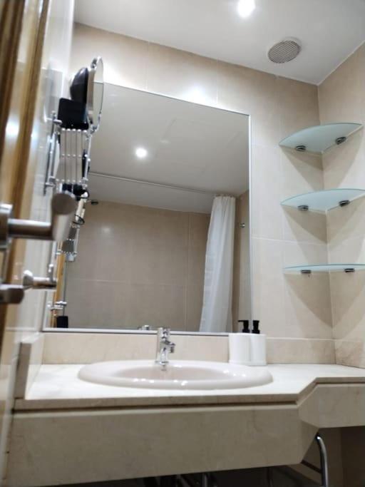 Apartamento Amplio, Luminoso Y Confortable Cc Madri
