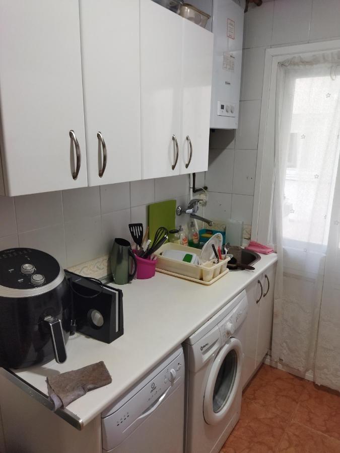 En Piso Con Bano Y Cocina Compartido *