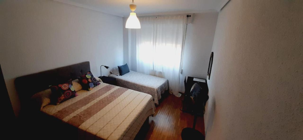Quarto em Acomodações Particulares Habitación, Muy Amplia Y Luminosa, Muy Cerca Del Centro A 15 Min En El Metro A Sol Y Gran Vía
