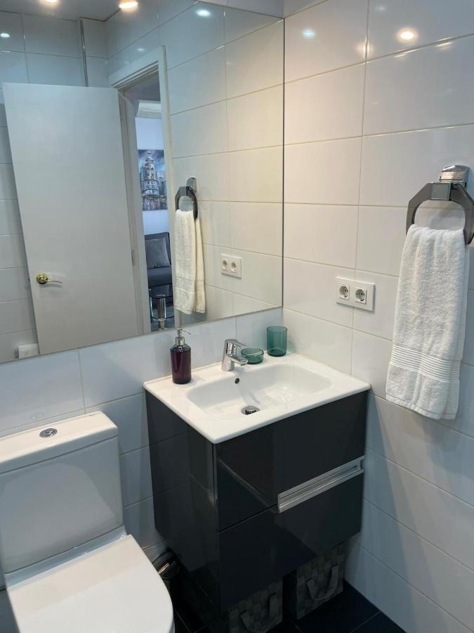 Calle Orense, Apartment