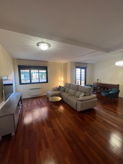 Apartment Stunning 3 Bedroom Flat, All Exterior In Chamberi