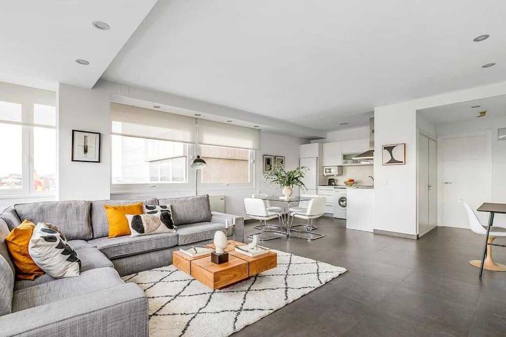 New Heima Colon Square Apartment