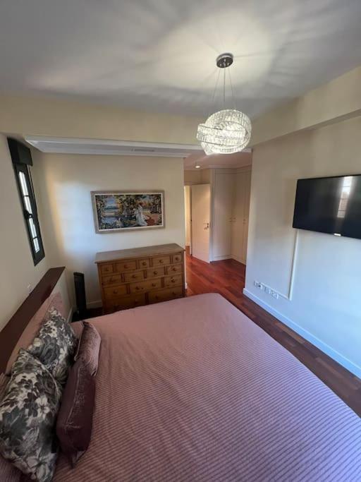 Stunning 3 Bedroom Flat, All Exterior In Chamberi Apartment