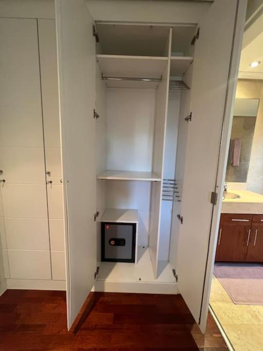 Stunning 3 Bedroom Flat, All Exterior In Chamberi *