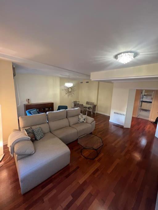 Stunning 3 Bedroom Flat, All Exterior In Chamberi * Madrid