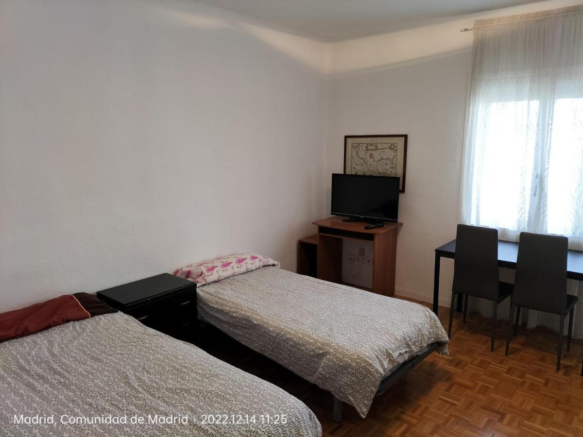 En Piso Con Bano Y Cocina Compartido *