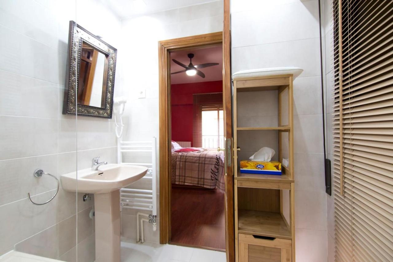 2 Bedrooms Downtown Apartamento Madri