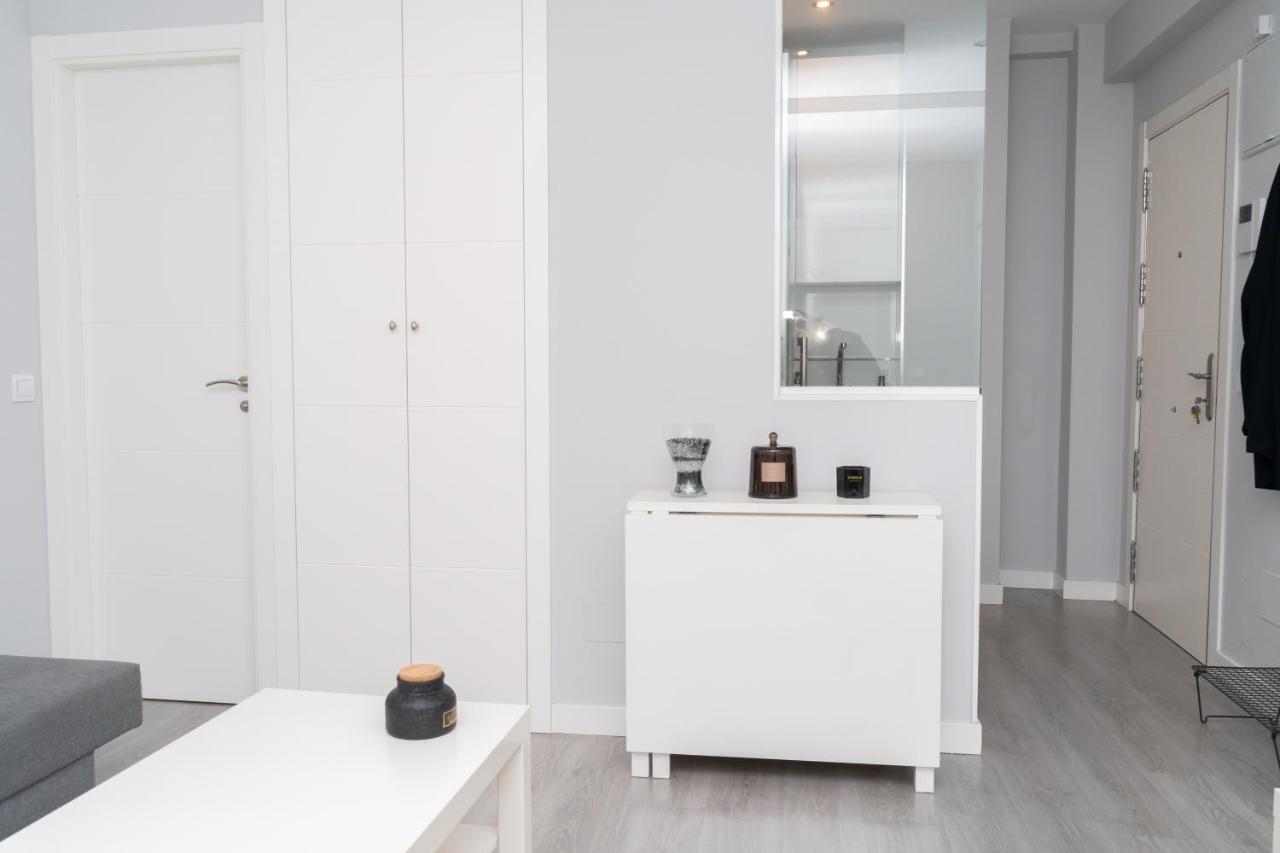 Modern Minimalist 1-bedroom In The Center Apartamento Madrid