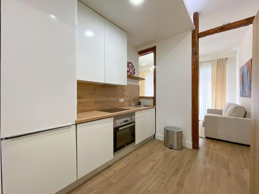 Apartment New Lavapies Spacious Flat, 2 Bedrooms And 2 Balconies