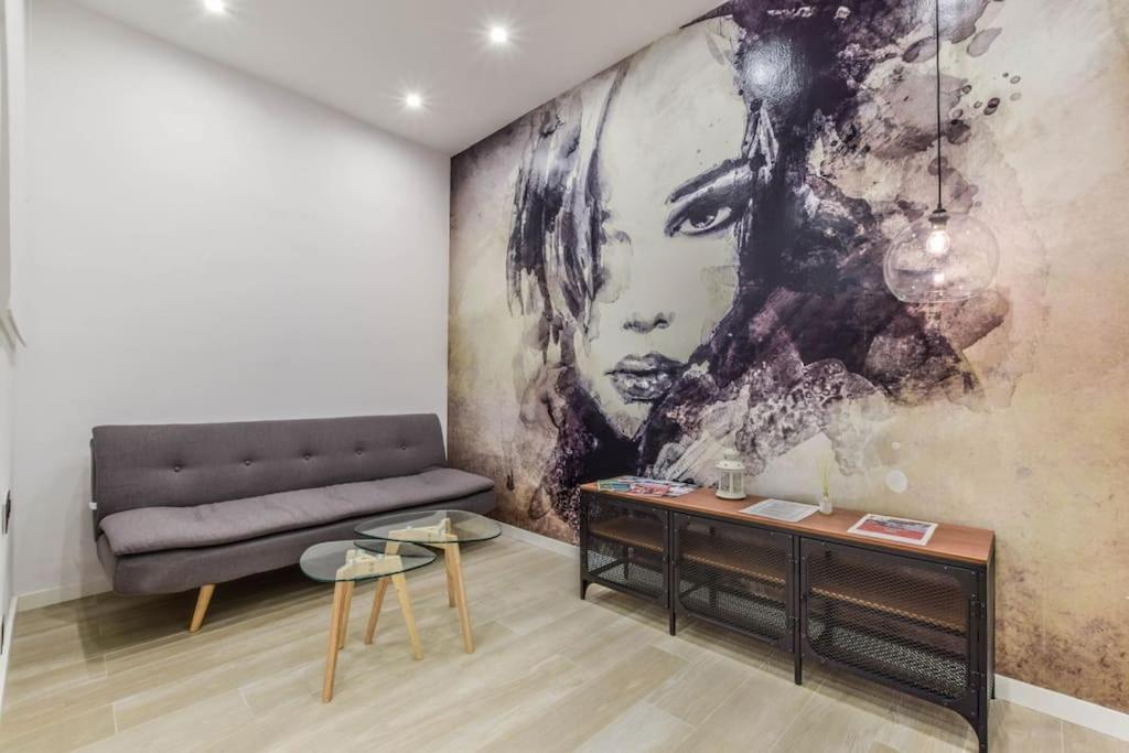 Pequeno Apartamento Reformado En Malasana Madrid