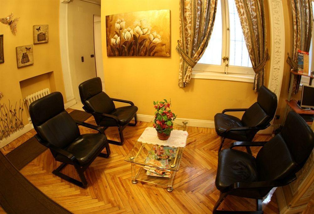 Guest house Atocha Almudena Martin 2*