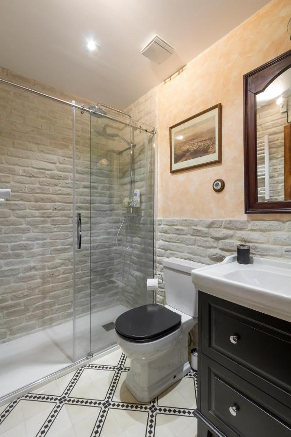 1851: Exceptional 19th Century In Apartment Madrid