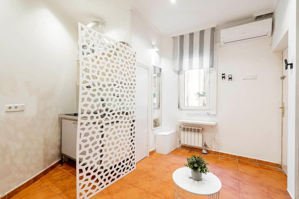 Agradable Estudio 3 Personas / 2 Camas En Gran Via Apartment