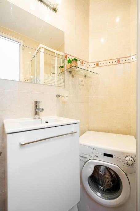 Agradable Estudio 3 Personas / 2 Camas En Gran Via Apartment *