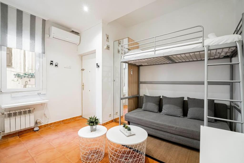 Agradable Estudio 3 Personas / 2 Camas En Gran Via * Madrid