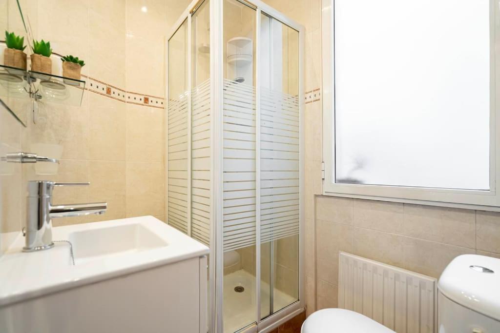 Agradable Estudio 3 Personas / 2 Camas En Gran Via Apartment *