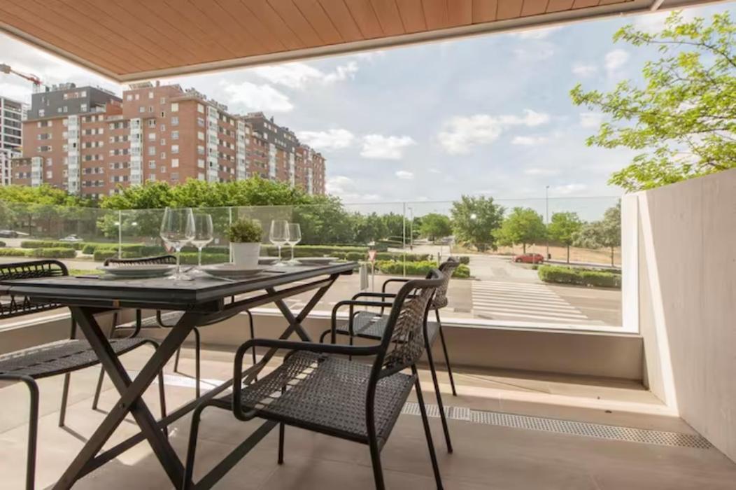 Moderno Y Lujoso Apartamento En Urbanizacion Privada Con Terraza De Diseno En Valdebebas / Ciudad Deportiva Real / Feria De Apartment *