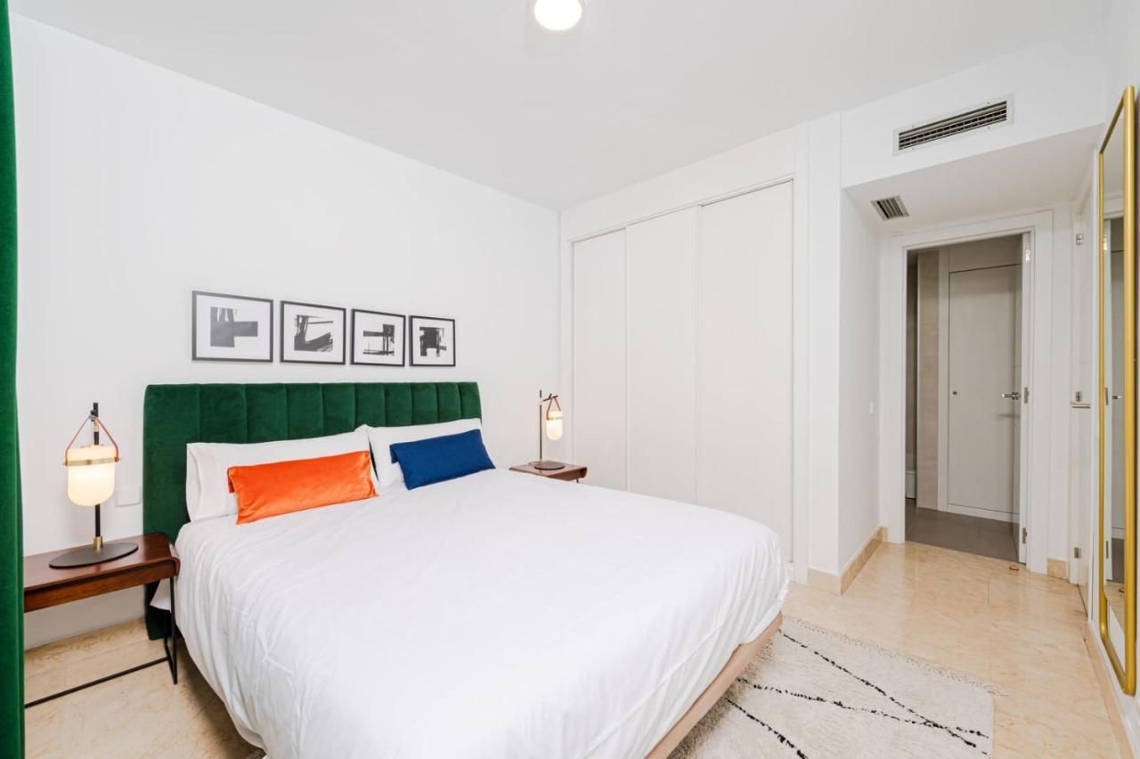 Robles Stylish & Modern 1 Bedroom In Conde Orgaz Apartment Madrid