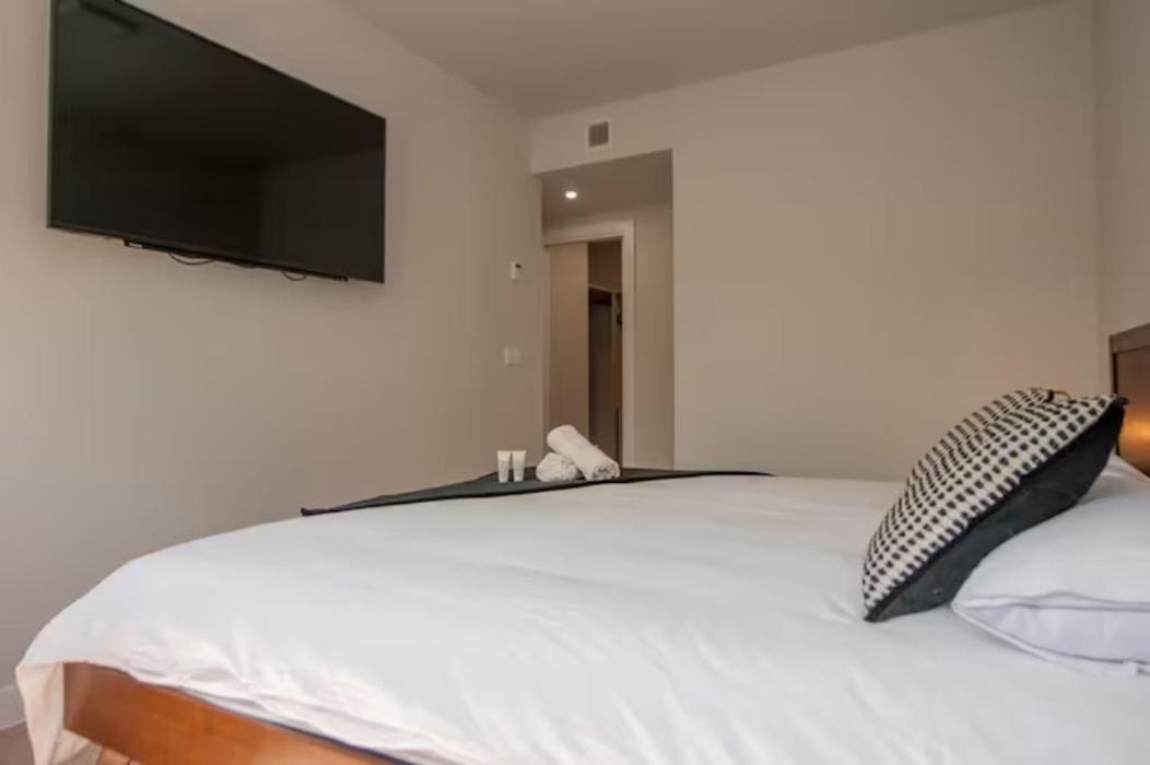 Apartment Moderno Y Lujoso Apartamento En Urbanizacion Privada Con Terraza De Diseno En Valdebebas / Ciudad Deportiva Real / Feria De *