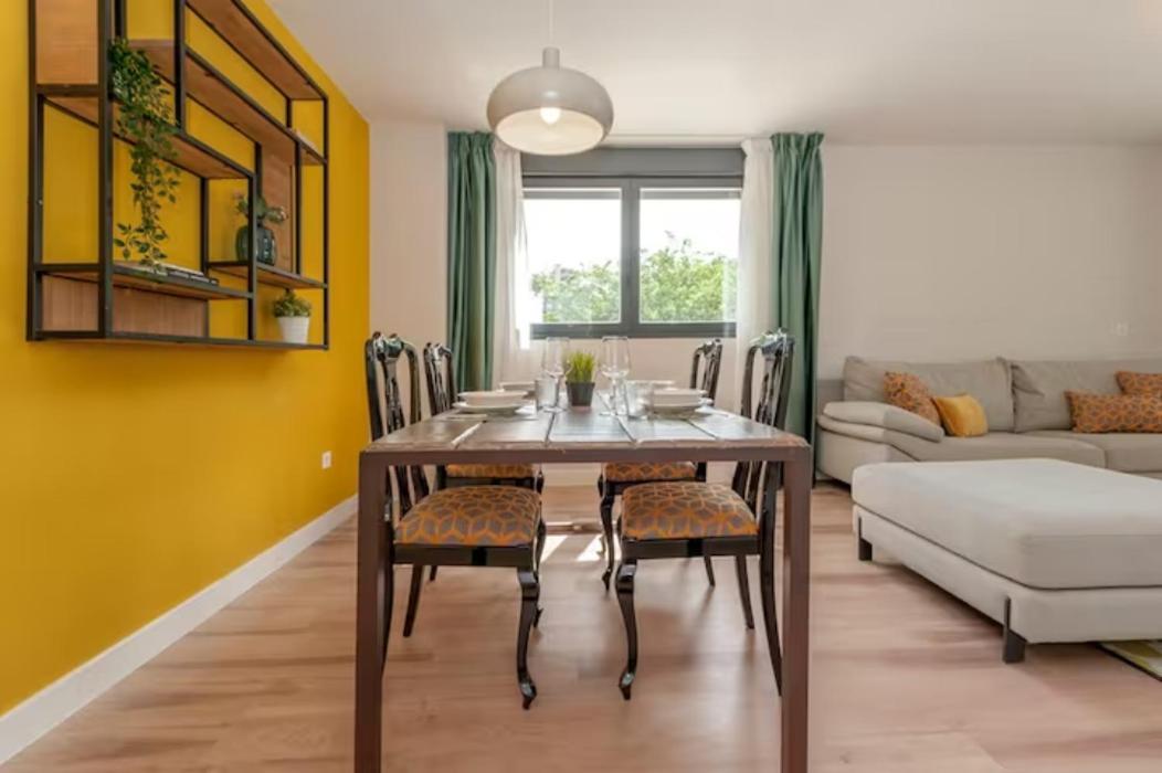Apartment Moderno Y Lujoso Apartamento En Urbanizacion Privada Con Terraza De Diseno En Valdebebas / Ciudad Deportiva Real / Feria De