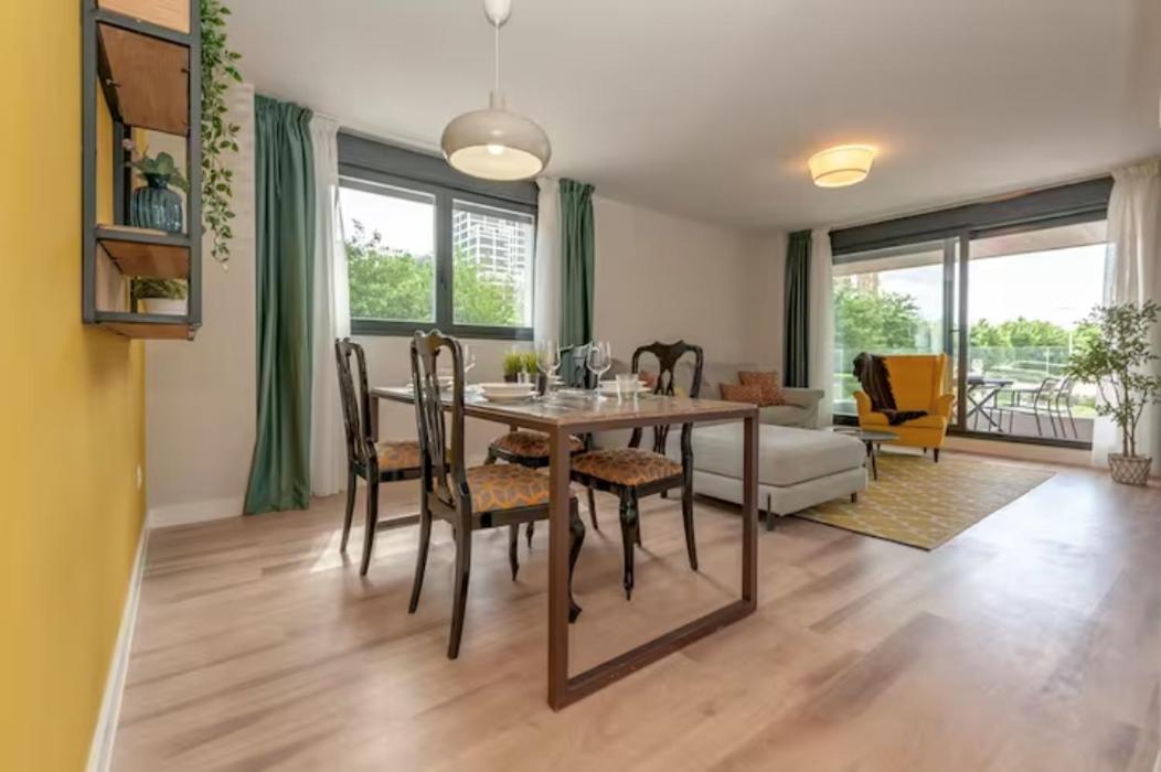 Moderno Y Lujoso Apartamento En Urbanizacion Privada Con Terraza De Diseno En Valdebebas / Ciudad Deportiva Real / Feria De Apartment Madrid