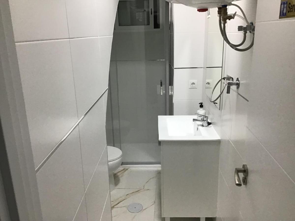 In Guest - Double 01 Carpet Apartment Madrid