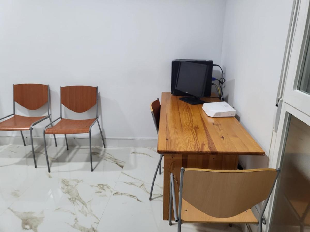 In Guest - Double 01 Carpet Apartment Madrid
