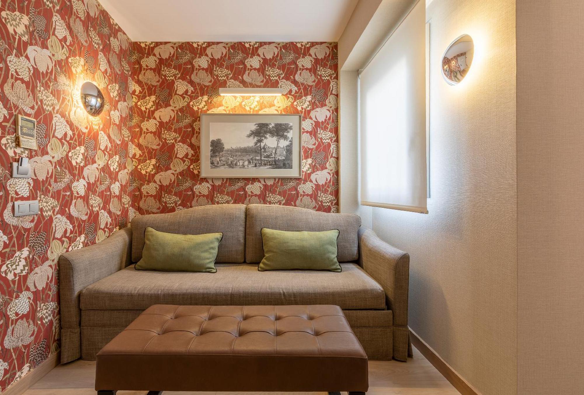 Meninas - Boutique Opera 4*