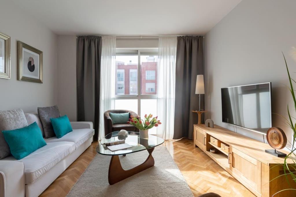 Vivienda Con Zona De Trabajo, Piscina Y Parking Apartamento Madri