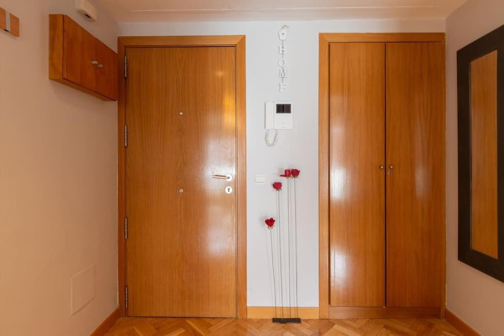 Vivienda Con Zona De Trabajo, Piscina Y Parking * Madri