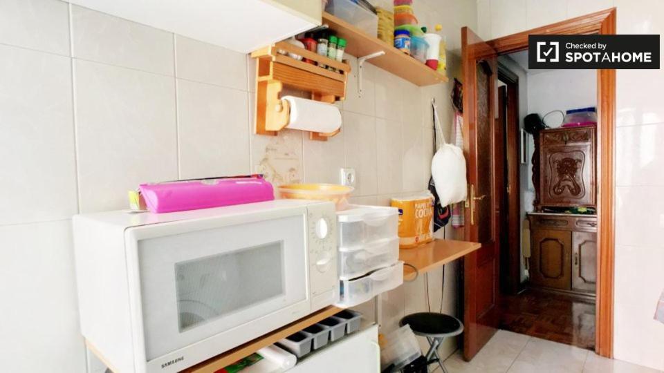 Habitación en casa particular Hab 1 Wifi Vista Alegre Madrid
