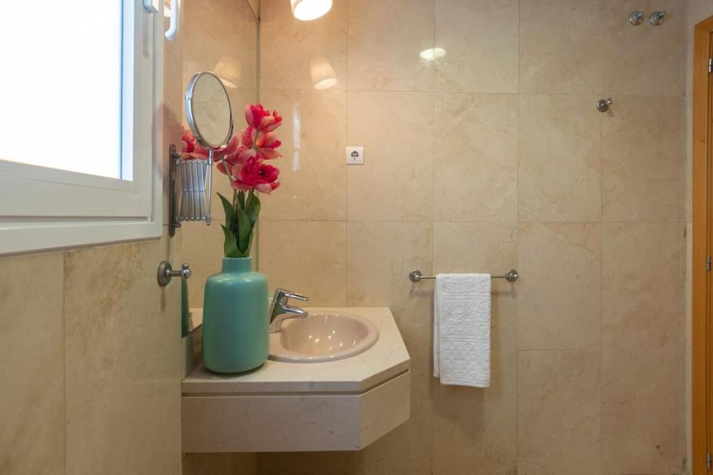 Vivienda Con Zona De Trabajo, Piscina Y Parking * Madri